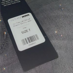 Dark Grey Fashion Nova Jeans Size 7 (never worn)